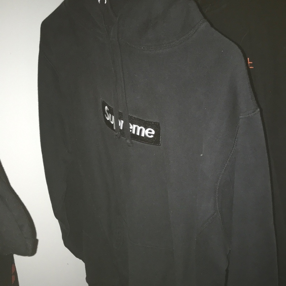 Size Large supreme hoodie